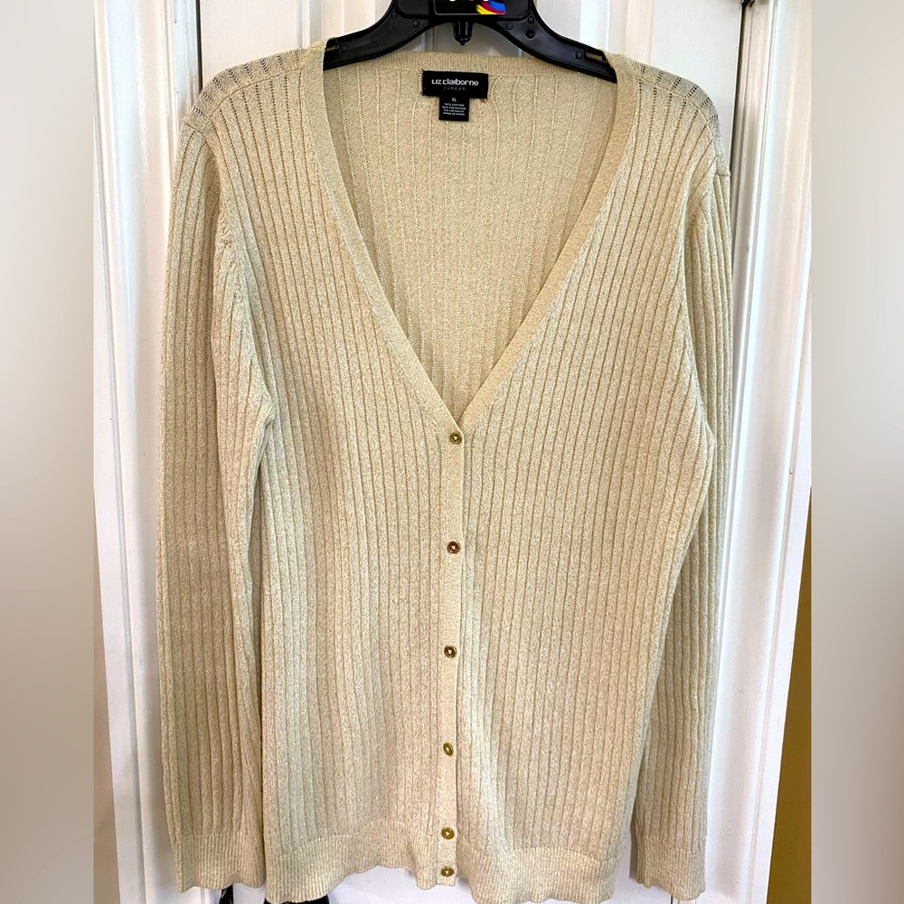 Liz Claiborne Gold cardigan. Light Weight and Comfortable. Pp21” Length 29”.